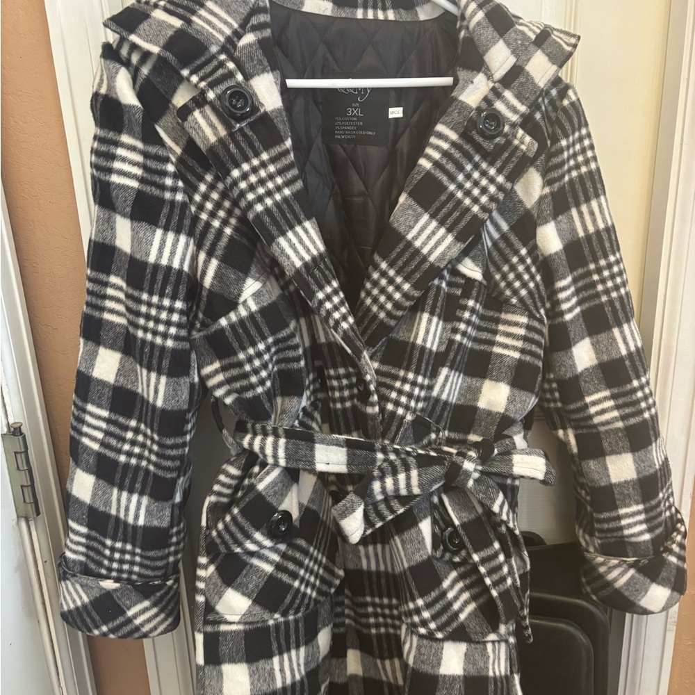 Stylish Black and White Plaid Coat
